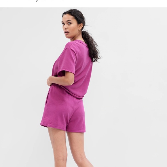 NWT GAP 5.5" Terry Shorts Color: New Fuchsia Purple - Picture 3 of 6